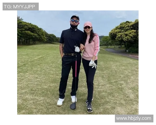 李娜与足球明星亲密合影展现运动精神与友谊的完美结合